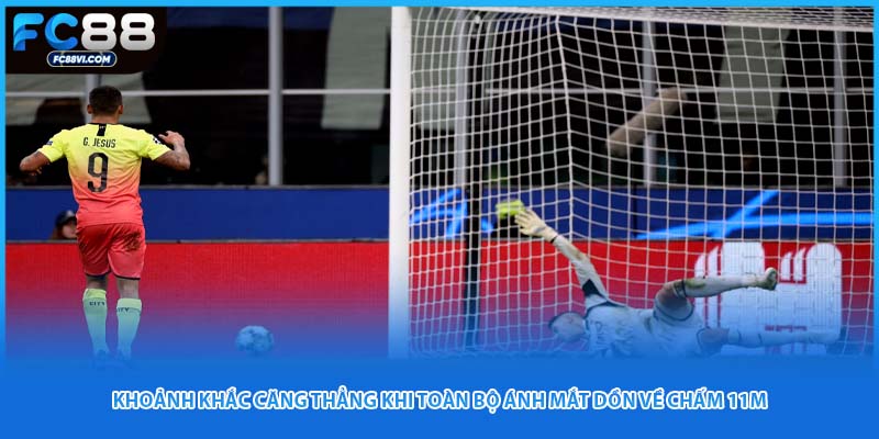 Khoảnh khắc căng thẳng khi toàn bộ ánh mắt dồn về chấm 11m